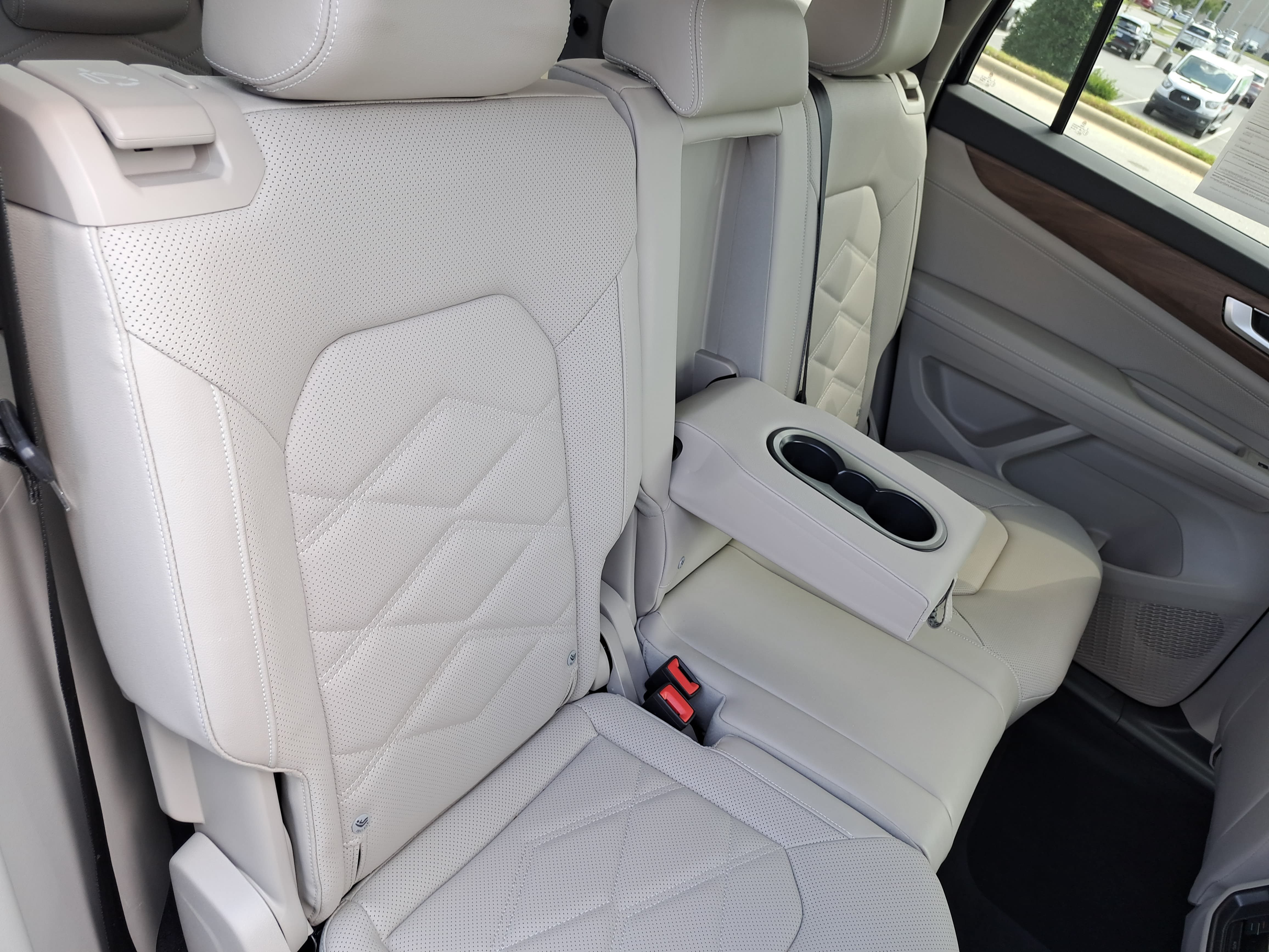Certified 2025 Volkswagen Atlas SE FWD image 12