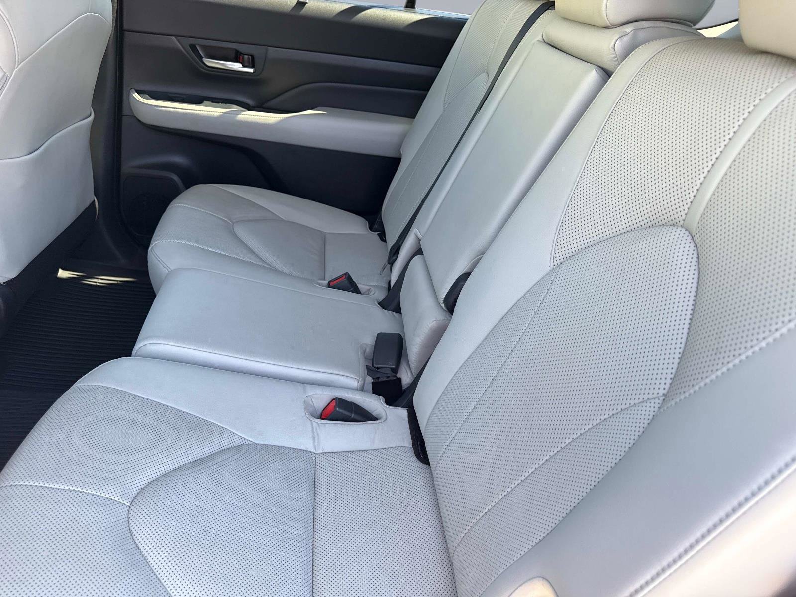 Used 2024 Toyota Grand Highlander Limited image 16