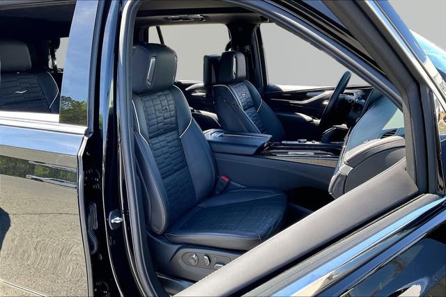 Used 2024 Cadillac Escalade Premium Luxury Platinum image 21