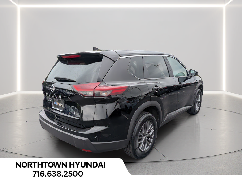 Used 2026 Nissan Rogue SV AWD/4WD image 12