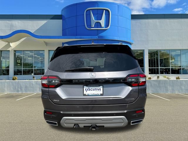 Used 2025 Honda Pilot Touring image 3