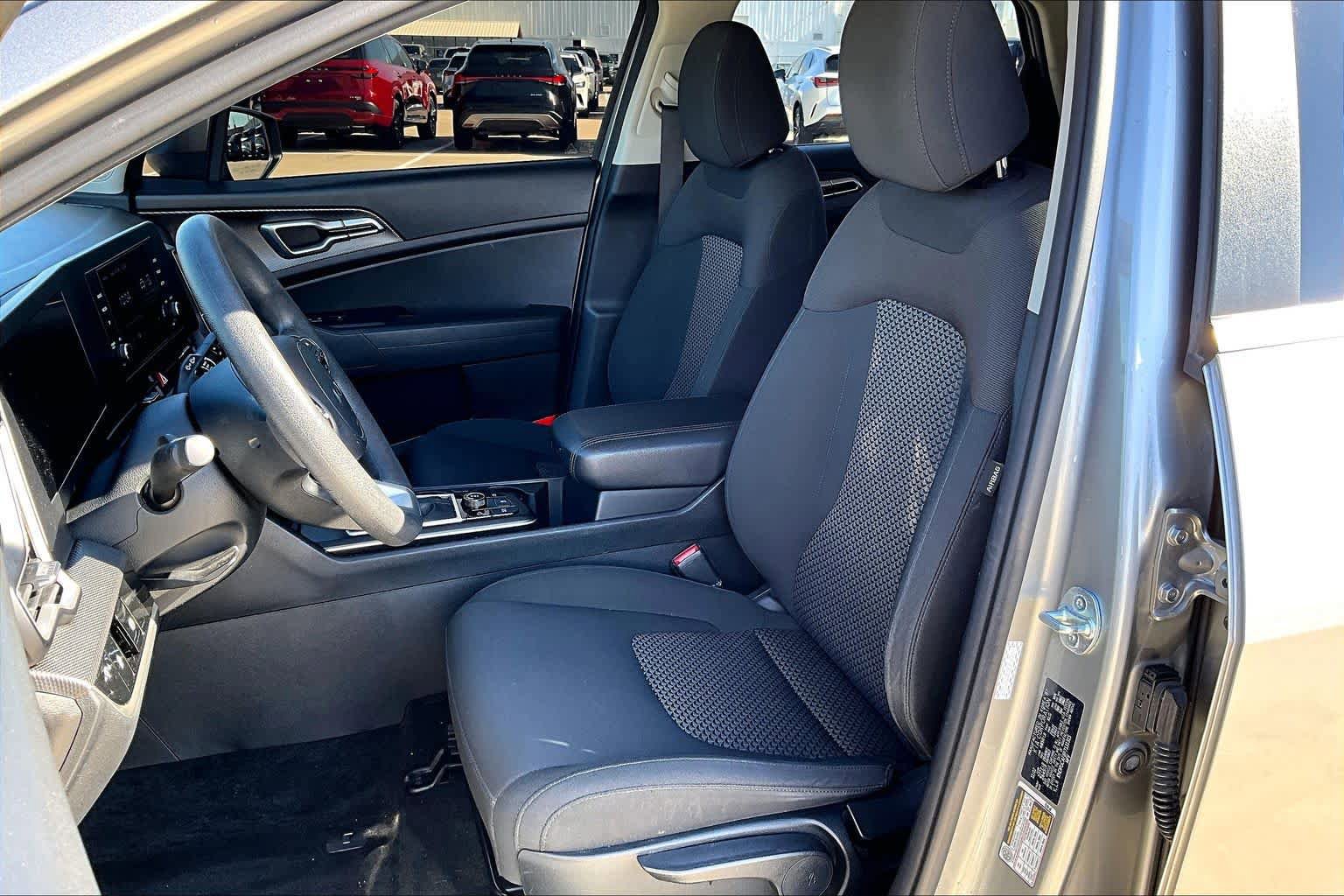 Used 2023 Kia Sportage LX AWD/4WD image 8