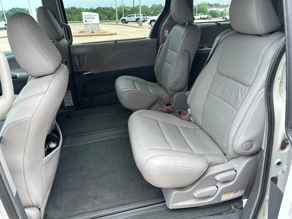 Used 2015 Toyota Sienna XLE FWD image 15