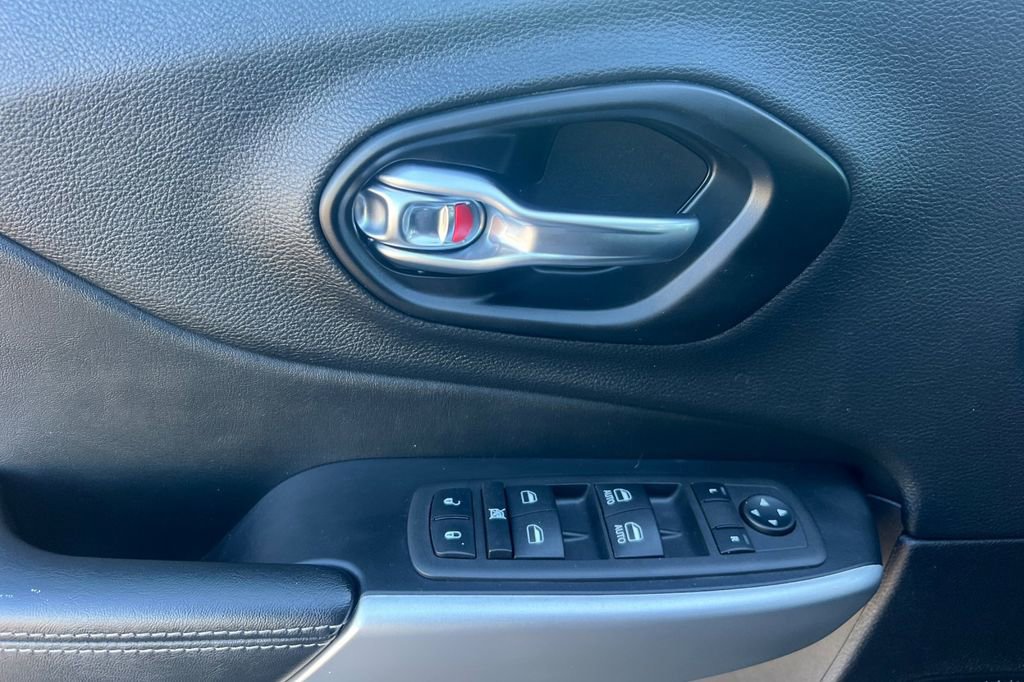 Used 2022 Jeep Cherokee Latitude w/ Trailer Tow Group image 12