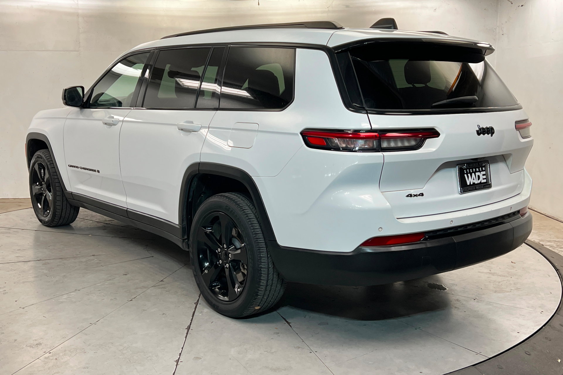 Used 2023 Jeep Grand Cherokee L Laredo AWD/4WD image 3