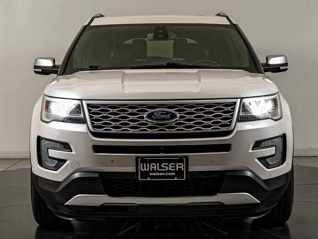 Used 2017 Ford Explorer Platinum image 2