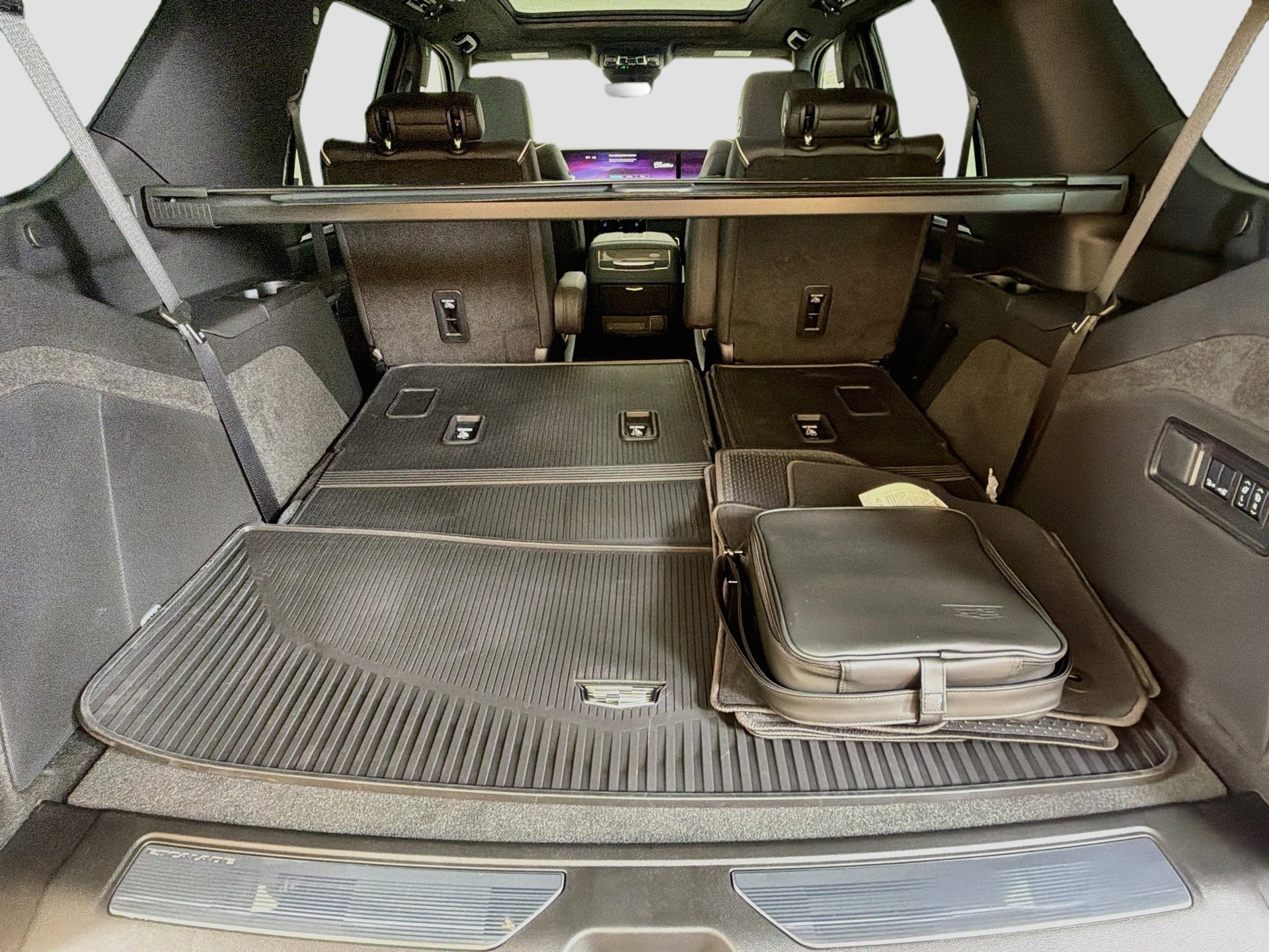 New 2027 Cadillac Escalade Sport w/ LPO, Floor Liner Package AWD/4WD image 12