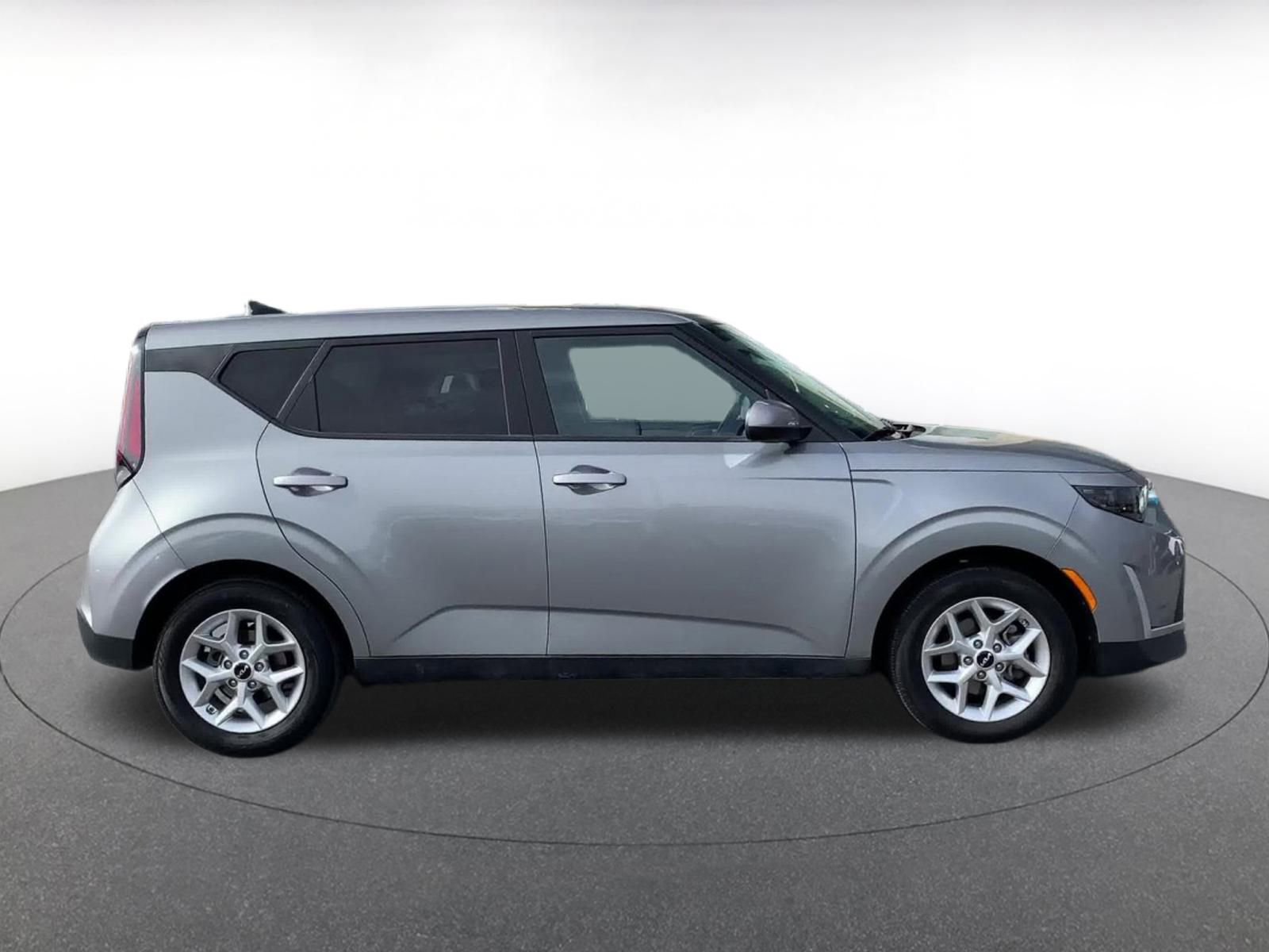 Used 2025 Kia Soul LX w/ LX Technology Package image 16