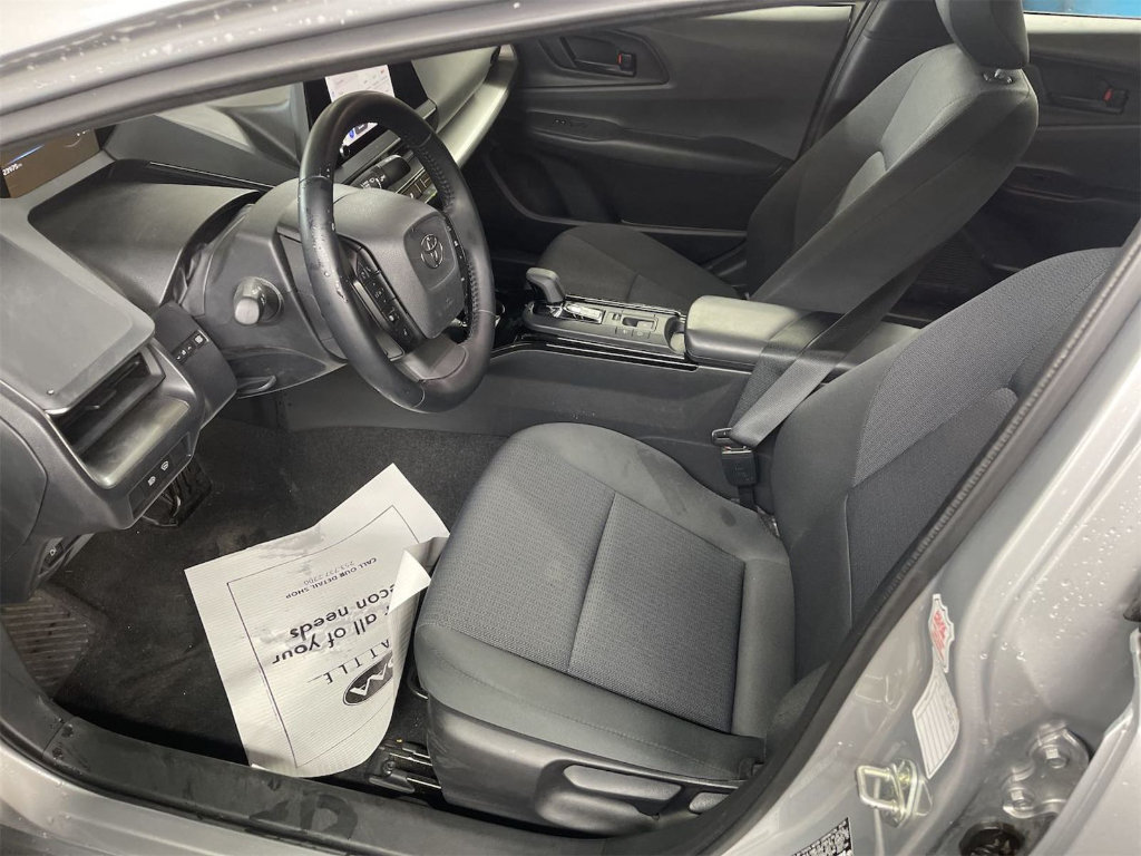 Used 2025 Toyota Prius LE FWD image 2