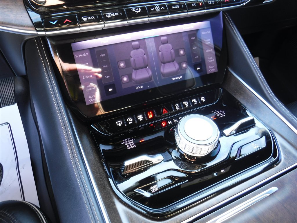 Used 2023 Jeep Grand Wagoneer L Series II image 21