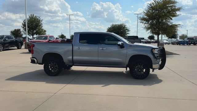 Used 2023 Chevrolet Silverado 1500 LTZ AWD/4WD image 2