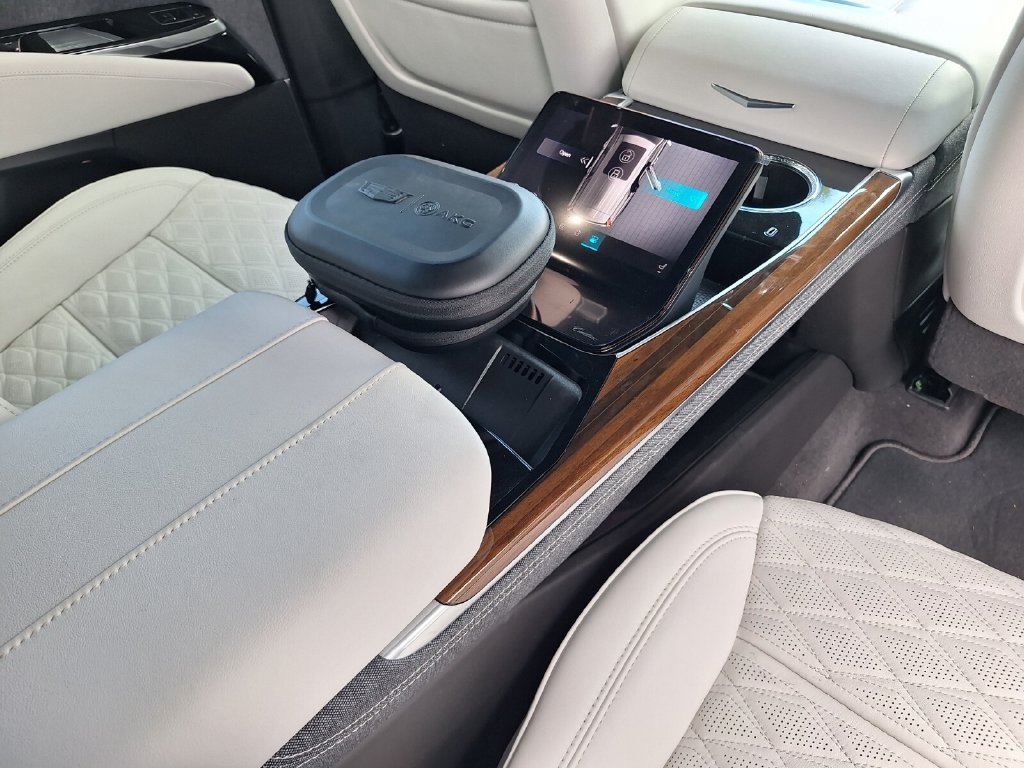 New 2026 Cadillac Escalade Platinum Luxury AWD/4WD image 34