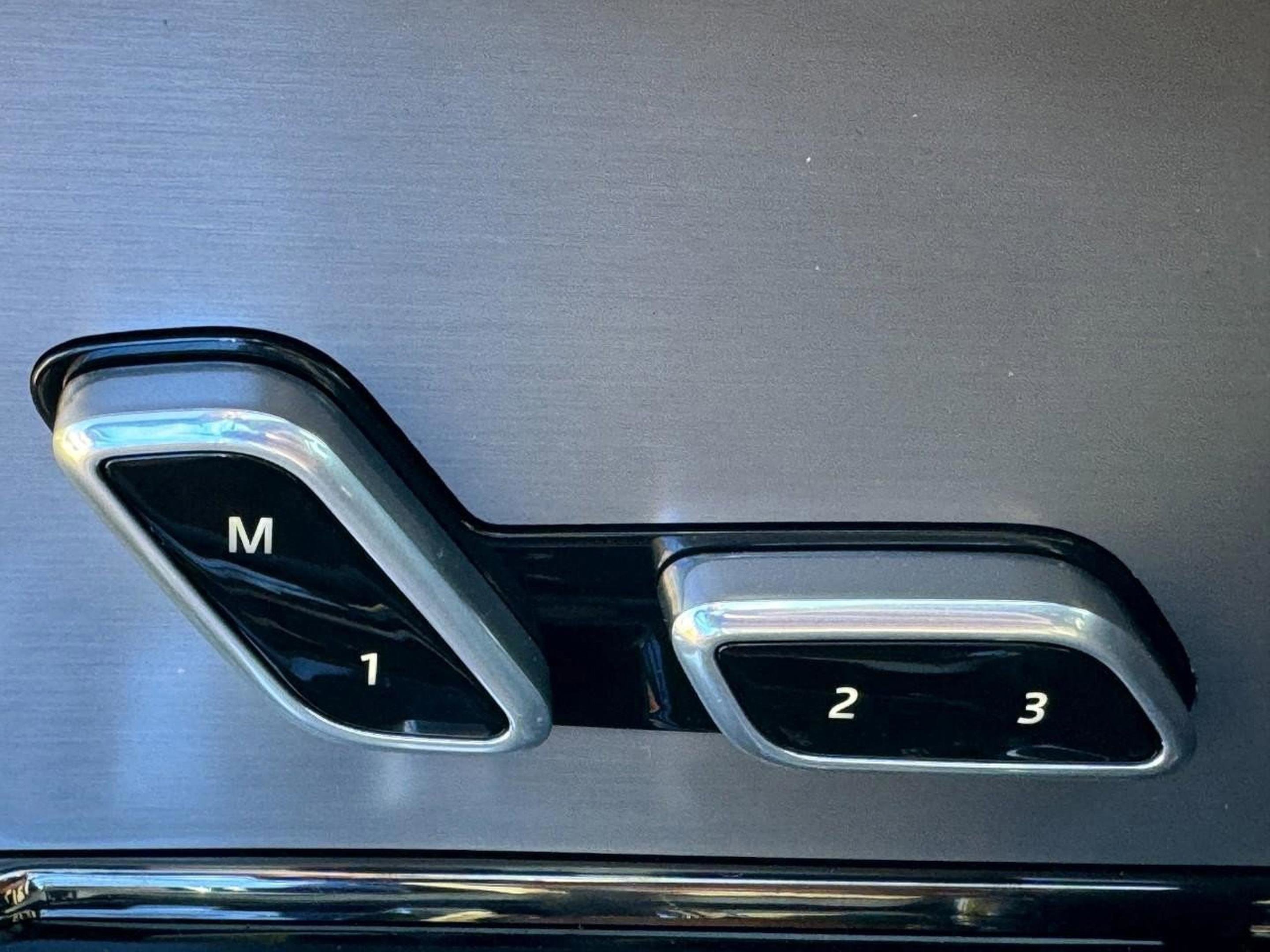 Used 2025 Land Rover Range Rover Sport SE image 24