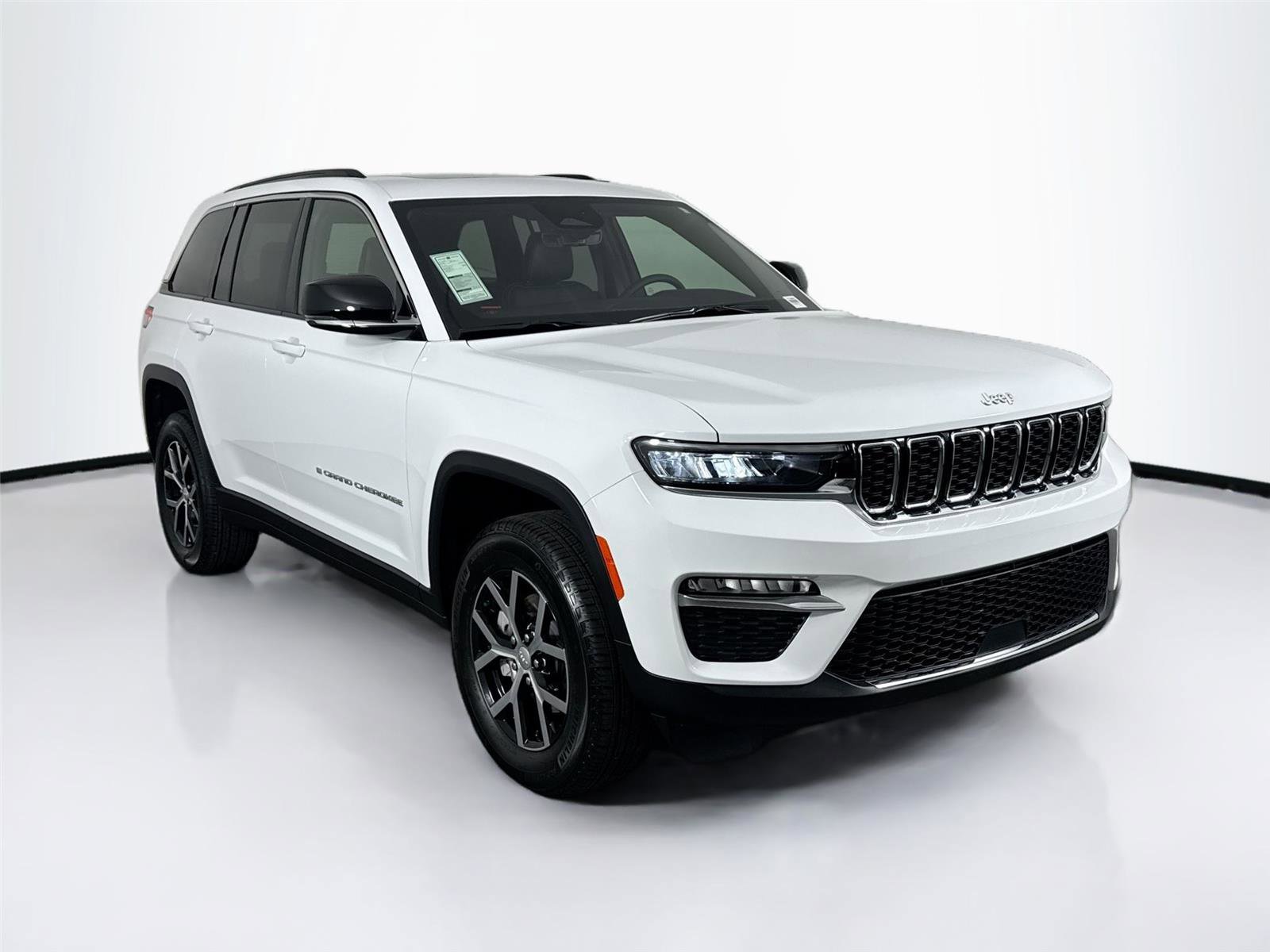 Used 2025 Jeep Grand Cherokee Limited image 10