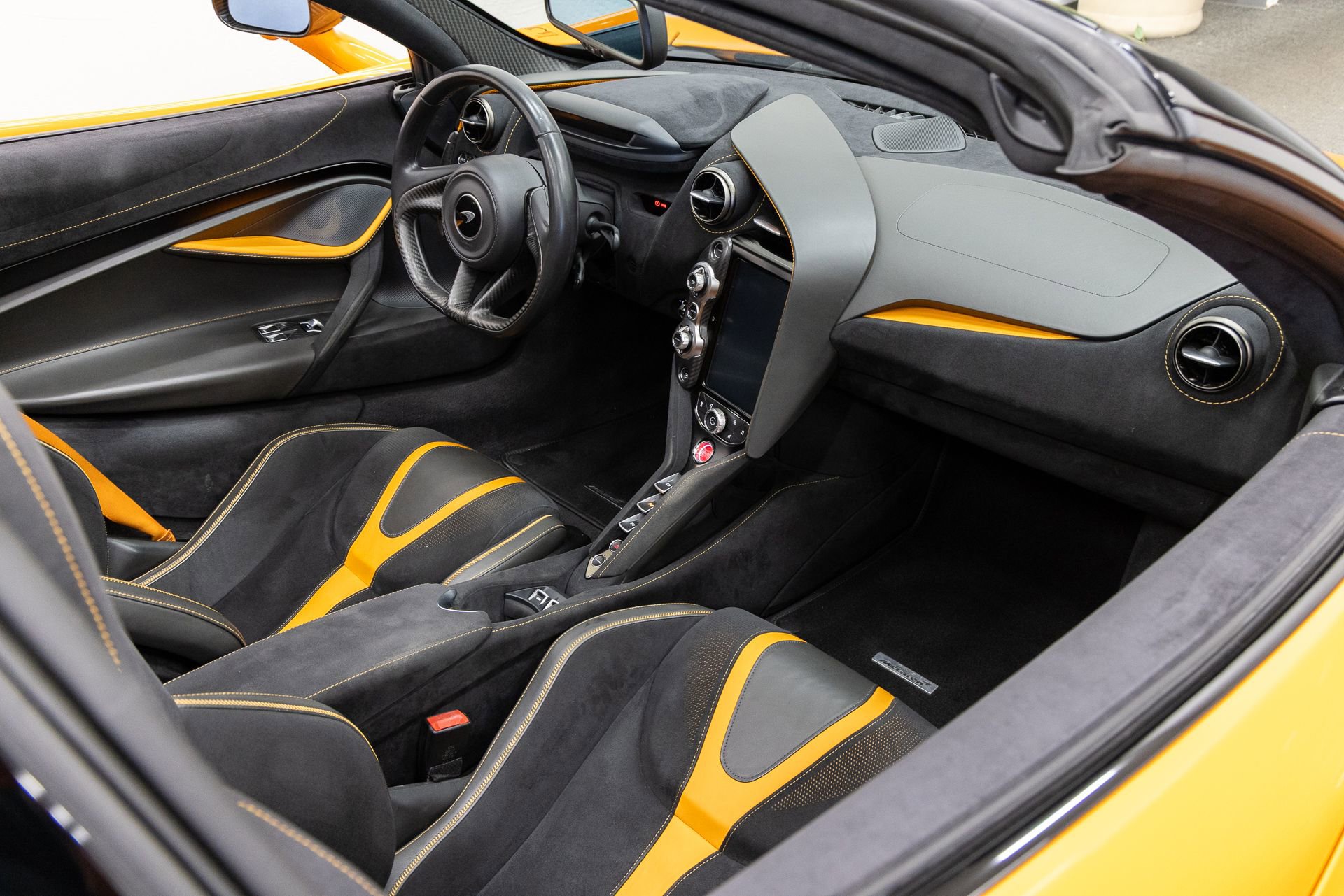 Used 2020 McLaren 720S Performance RWD image 20