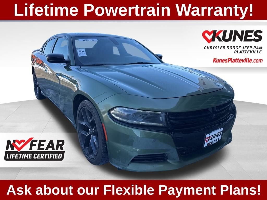 Used 2022 Dodge Charger SXT w/ Blacktop Package RWD image 3