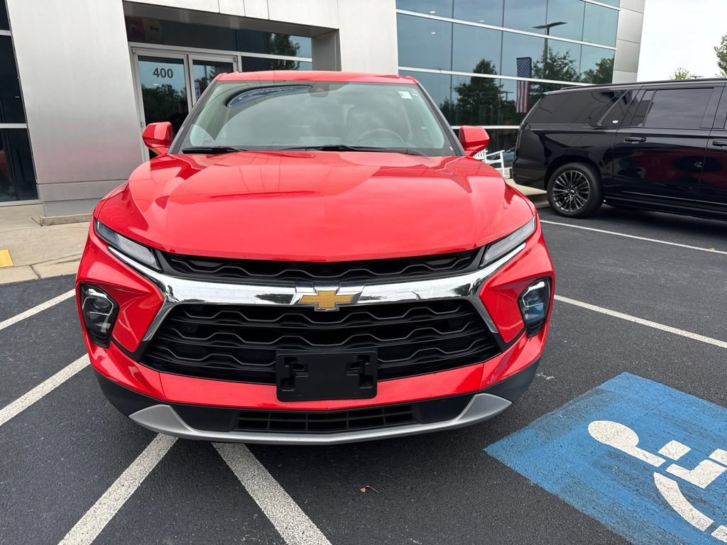 Used 2025 Chevrolet Blazer LT FWD image 2