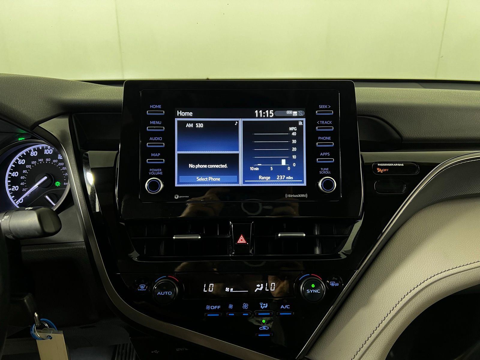 Used 2024 Toyota Camry SE image 18