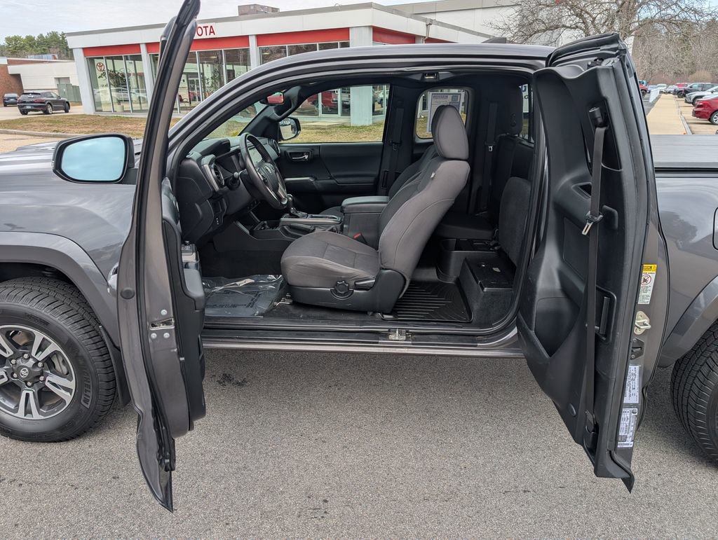 Used 2017 Toyota Tacoma TRD Sport image 18