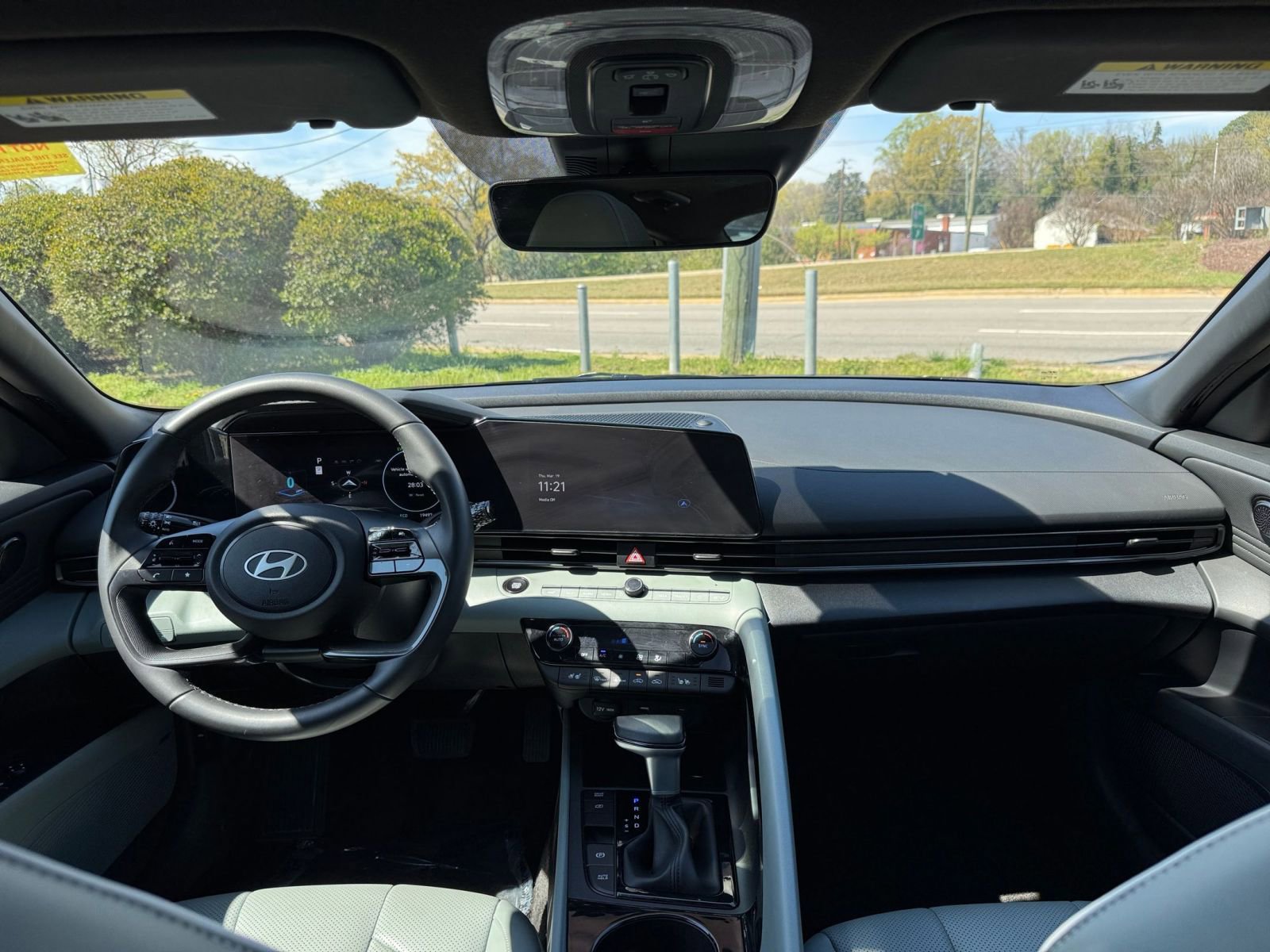 Used 2025 Hyundai Elantra Limited image 30