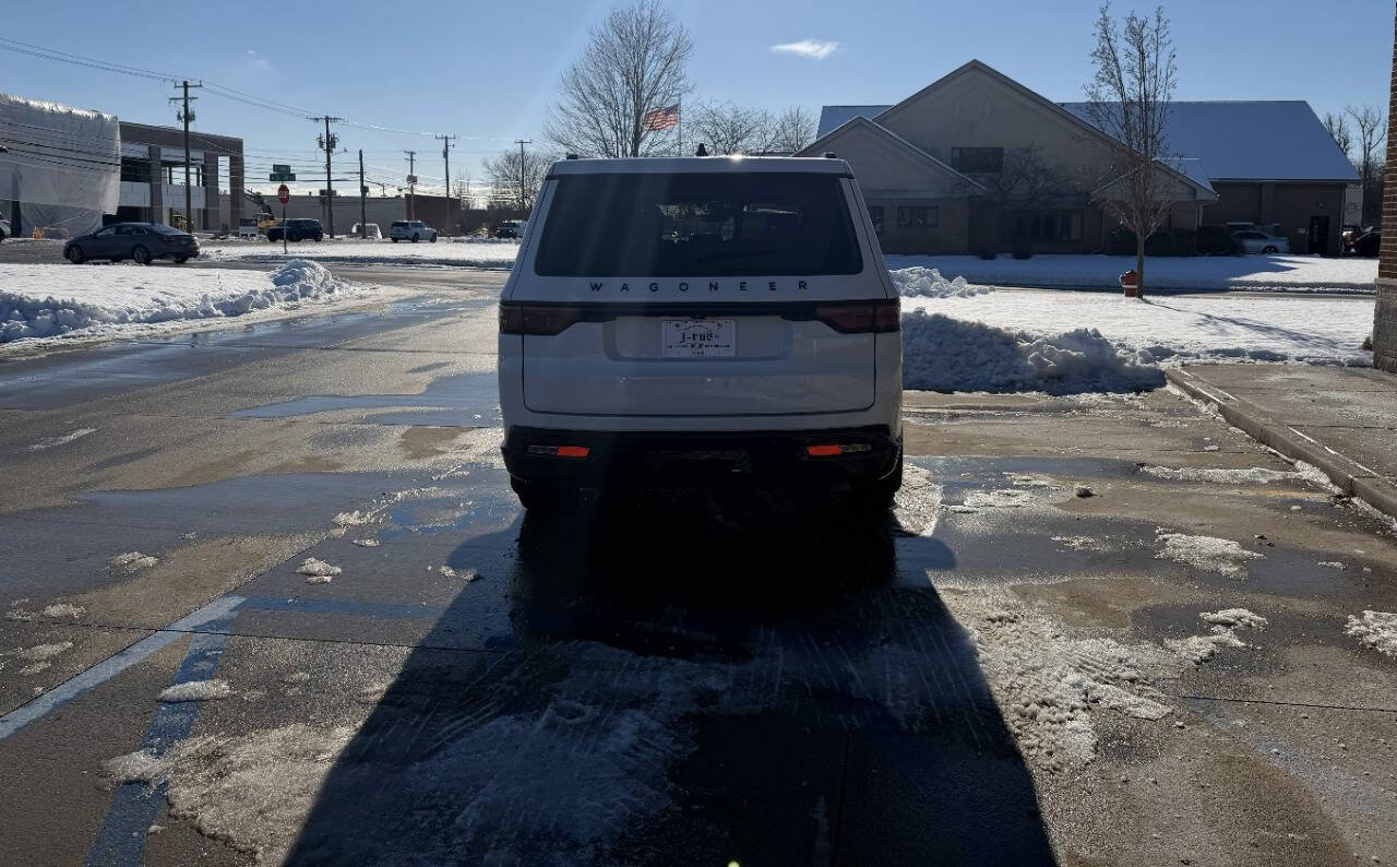 Used 2024 Jeep Wagoneer L Series II w/ Convenience Group I image 7