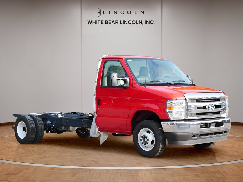 Used 2026 Ford E-450 and Econoline 450 Super Duty w/ Power Equipment Group RWD image 3