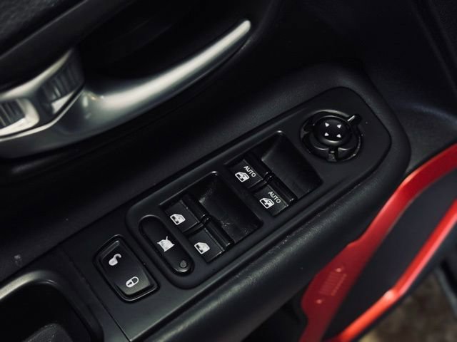 Used 2016 Jeep Renegade Trailhawk w/ Premium Trailhawk Package image 13