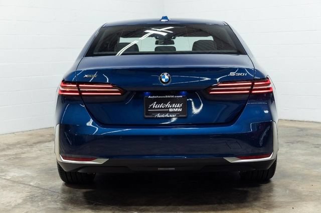 Certified 2026 BMW 530i xDrive AWD/4WD image 9