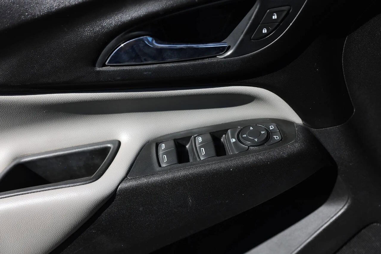 Used 2021 Chevrolet Equinox LS image 15