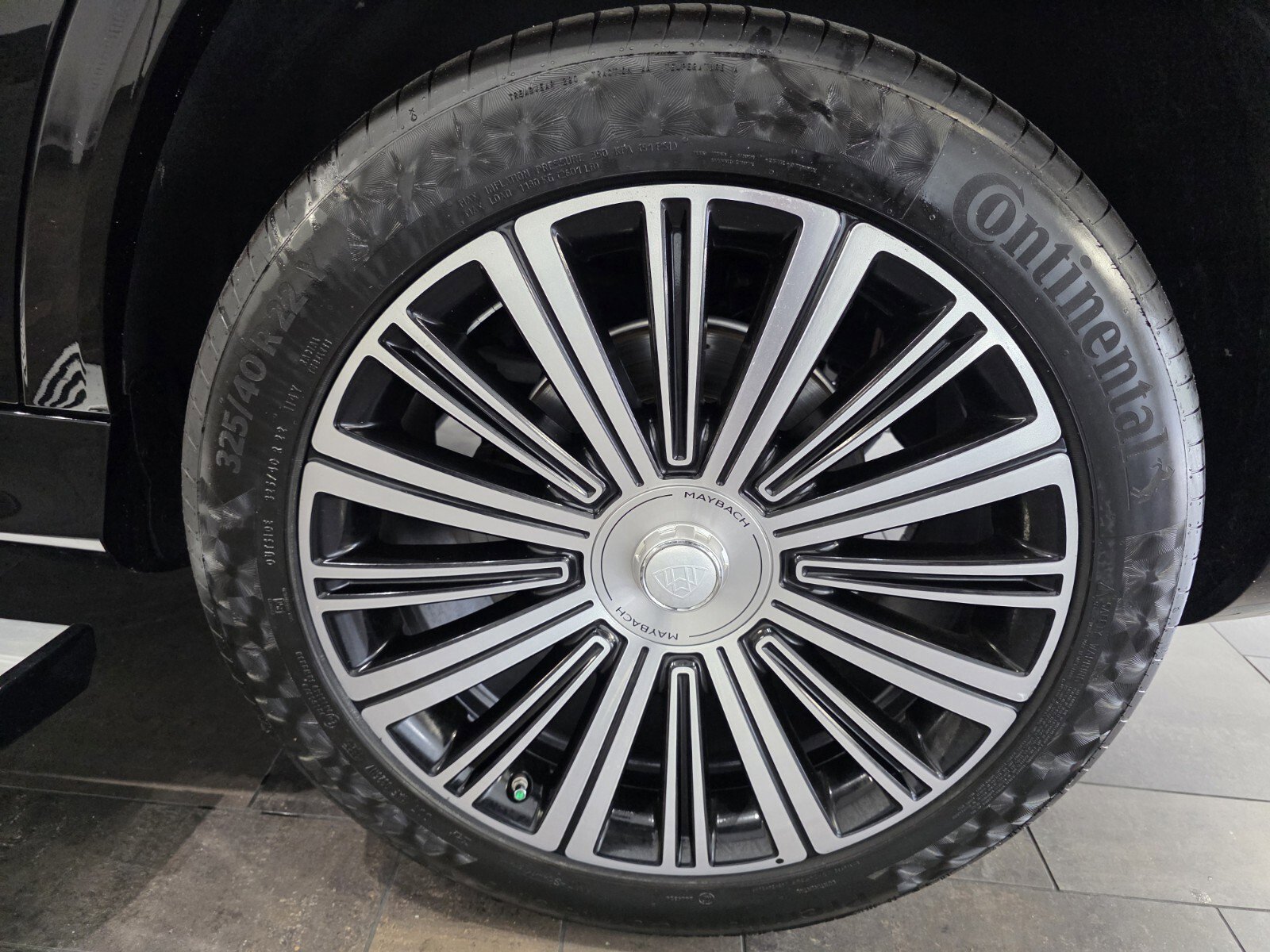 Used 2023 Mercedes-Benz Maybach GLS 600 4MATIC image 14