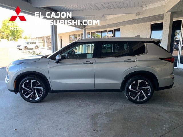 Used 2023 Mitsubishi Outlander SE image 6