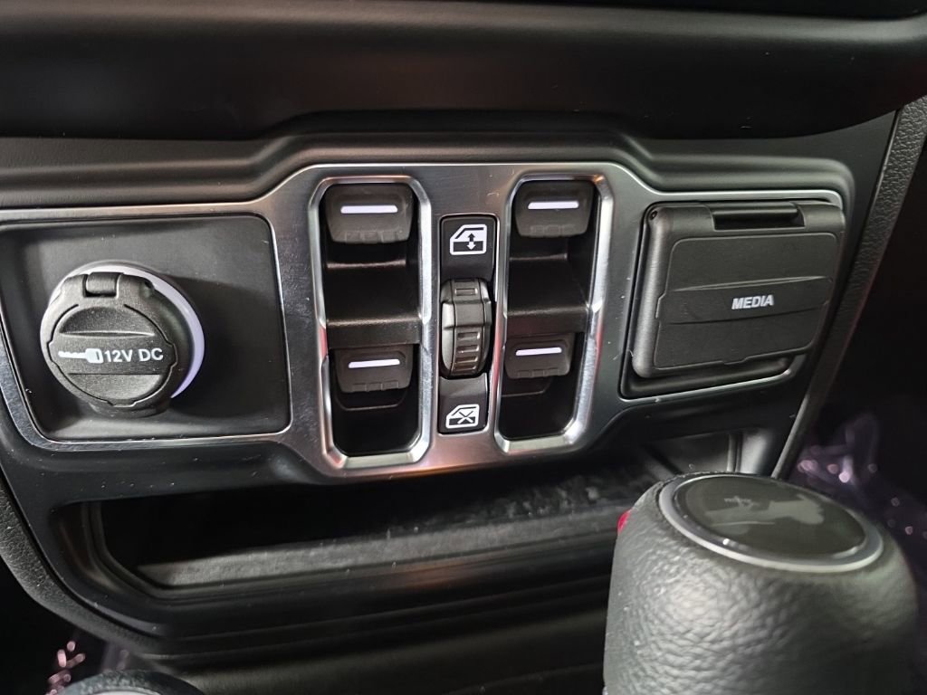 Used 2022 Jeep Wrangler Unlimited Sport AWD/4WD image 24