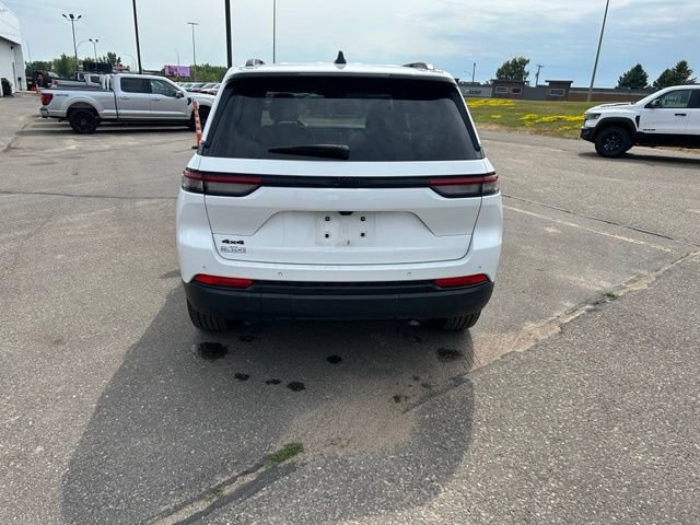 Used 2024 Jeep Grand Cherokee Altitude AWD/4WD image 9