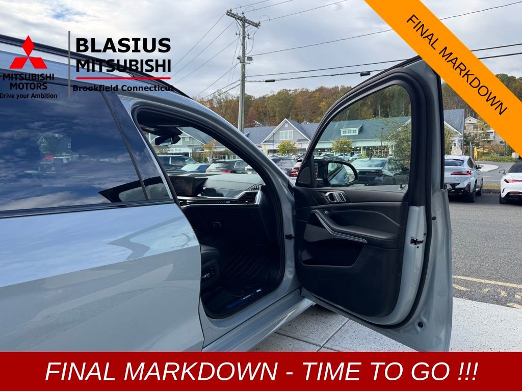 Used 2025 BMW X7 M60i w/ Climate Comfort Package image 12