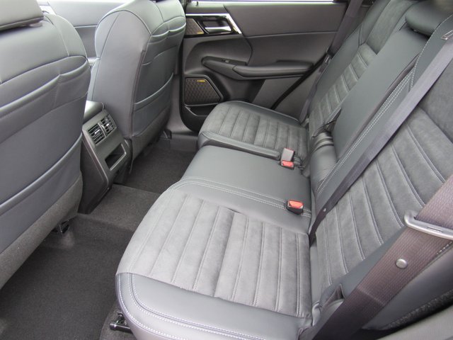 New 2026 Mitsubishi Outlander SE FWD image 8