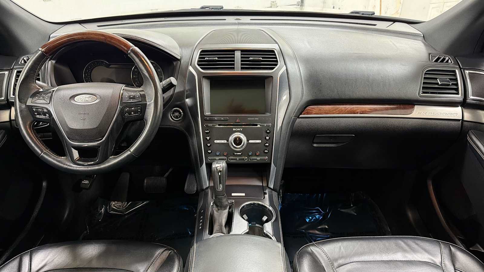 Used 2017 Ford Explorer Platinum AWD/4WD image 28