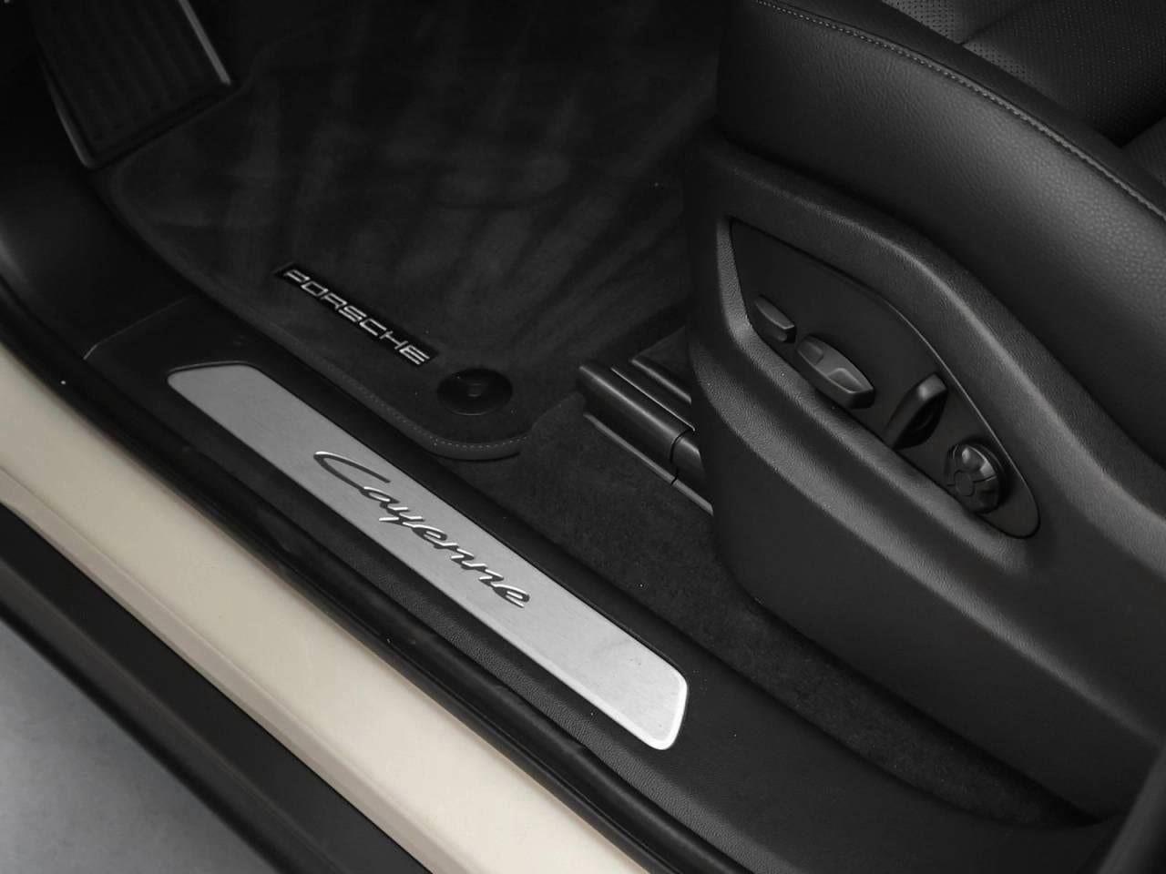 New 2025 Porsche Cayenne image 63