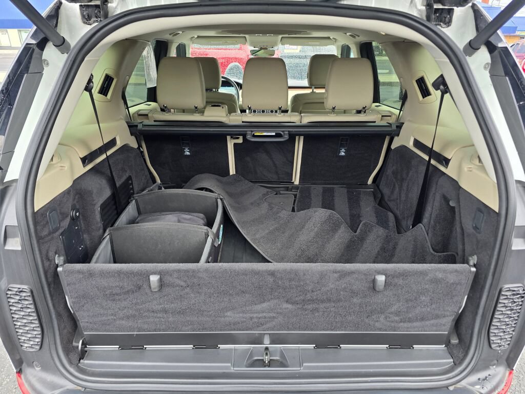 Used 2018 Land Rover Discovery HSE AWD/4WD image 14