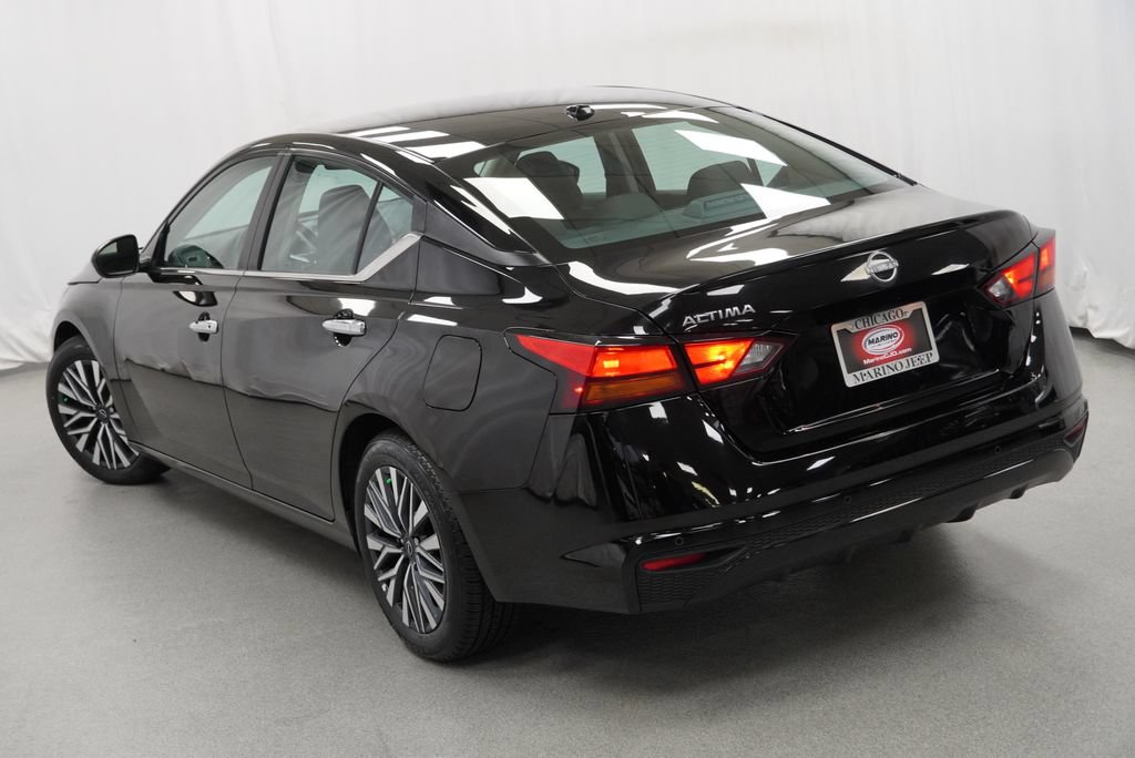 Used 2025 Nissan Altima 2.5 SV FWD image 12