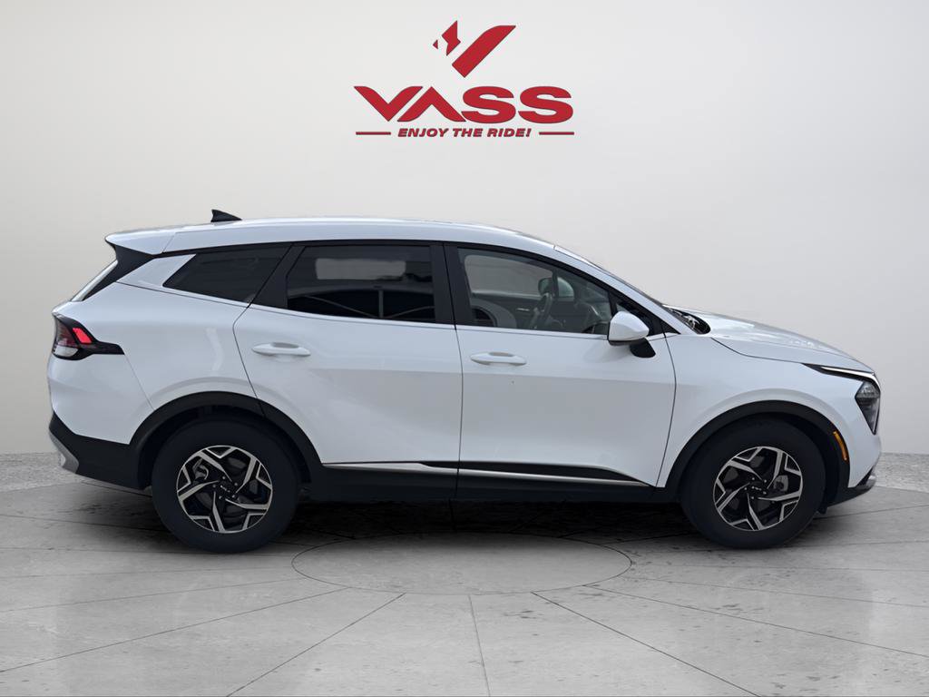 Used 2025 Kia Sportage LX FWD image 6