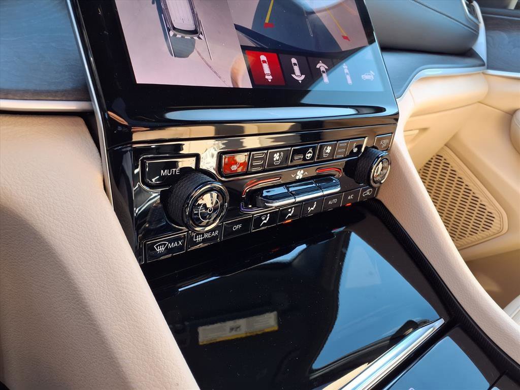 New 2025 Jeep Grand Cherokee Limited w/ Luxury Tech Group II image 13