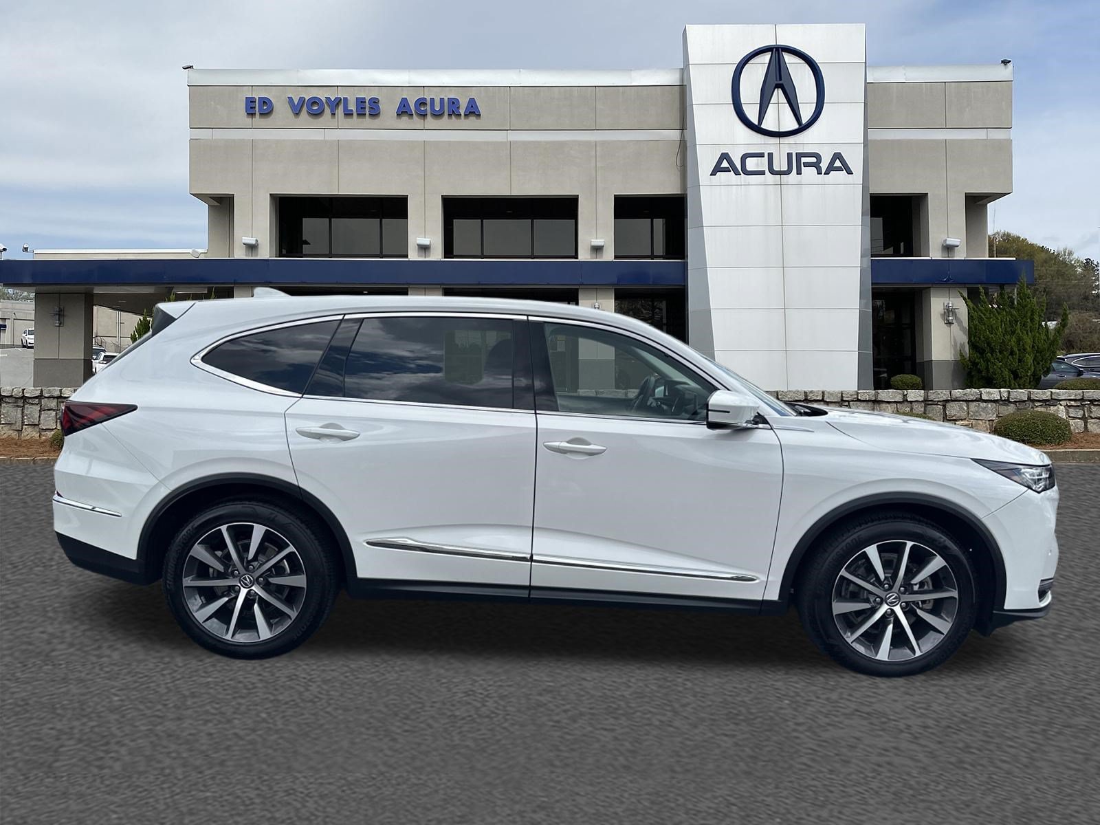 Certified 2026 Acura MDX w/ Technology Package FWD image 4