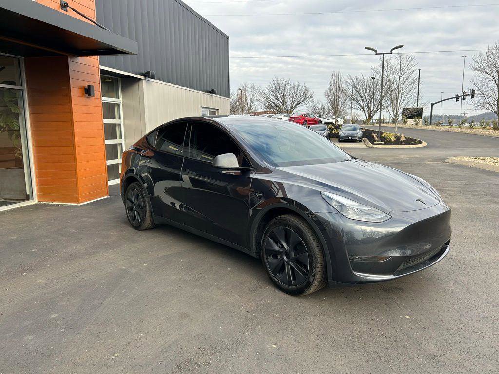 Used 2025 Tesla Model Y Long Range image 3