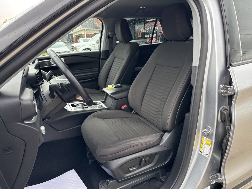 Used 2020 Ford Explorer XLT w/ Comfort Package AWD/4WD image 2