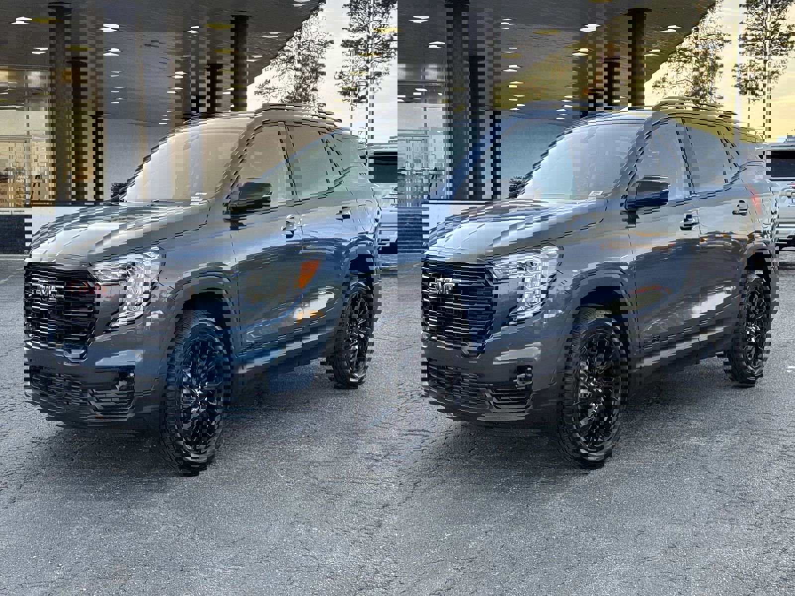 Used 2024 GMC Terrain SLT w/ Tech Package image 5