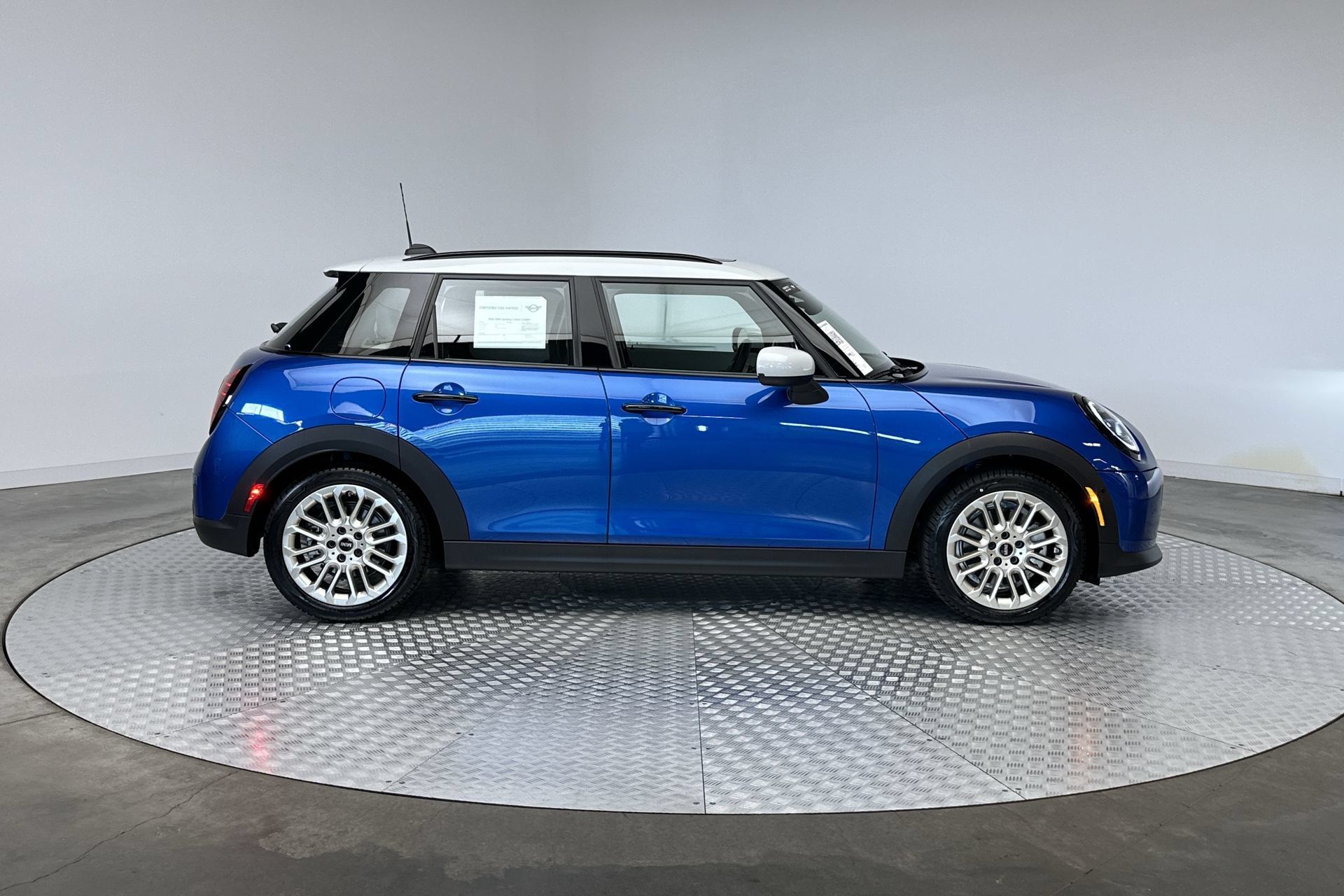 Used 2026 MINI Cooper 4-Door Hardtop FWD image 10