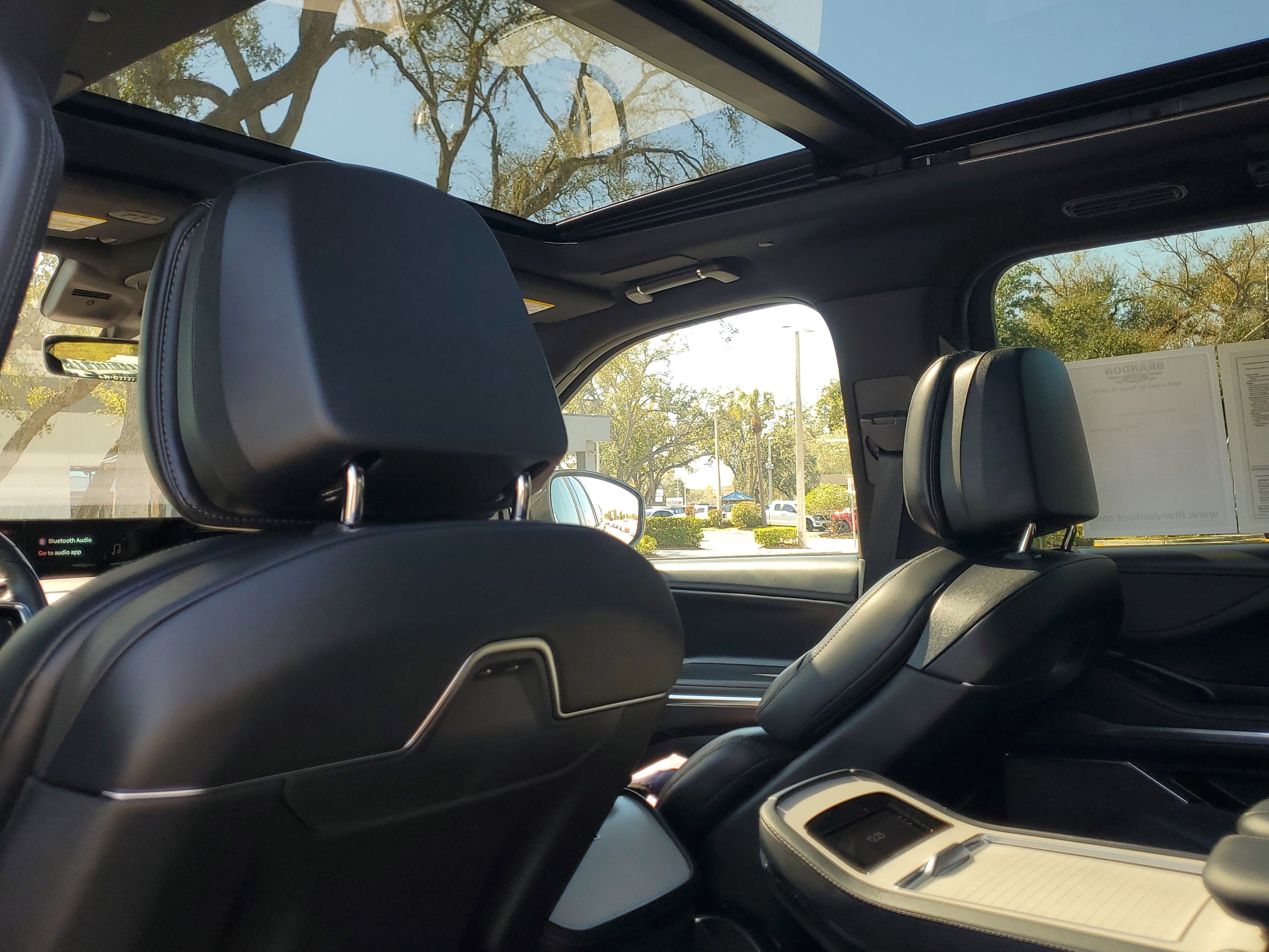 Used 2025 Lincoln Navigator L Reserve w/ Jet Appearance Package image 13