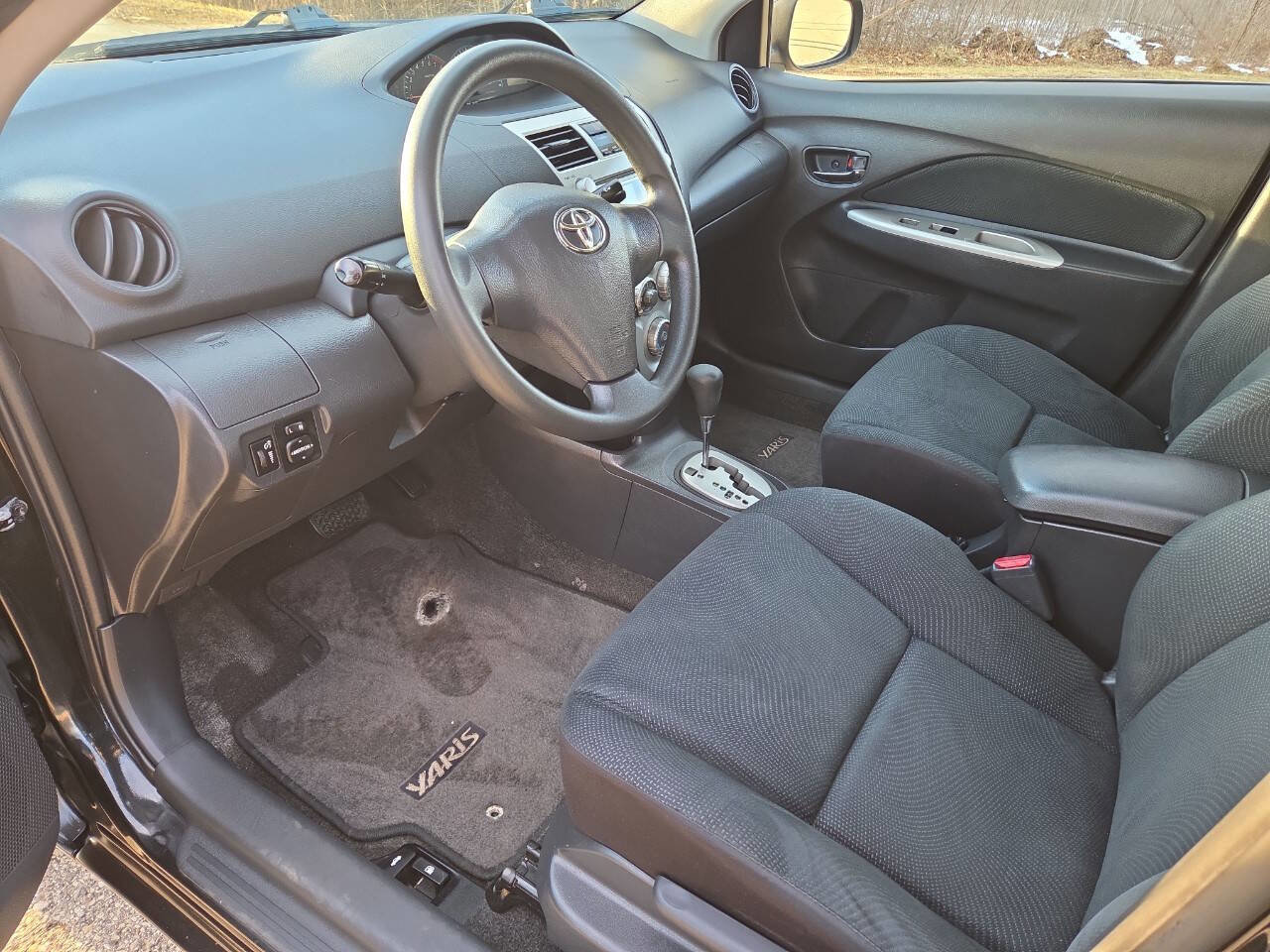 Used 2010 Toyota Yaris Sedan image 12