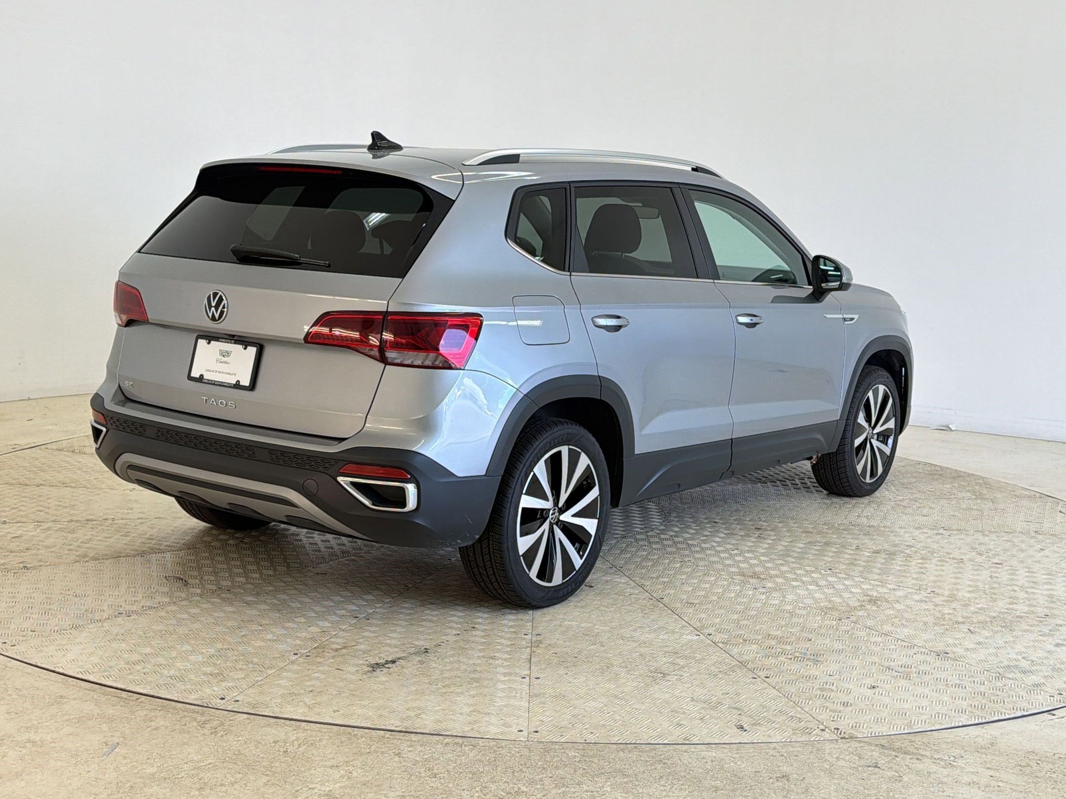 Used 2024 Volkswagen Taos SE FWD image 9