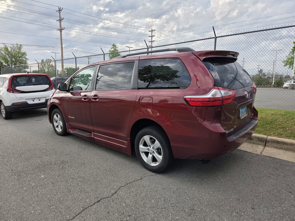 Used 2017 Toyota Sienna LE image 6